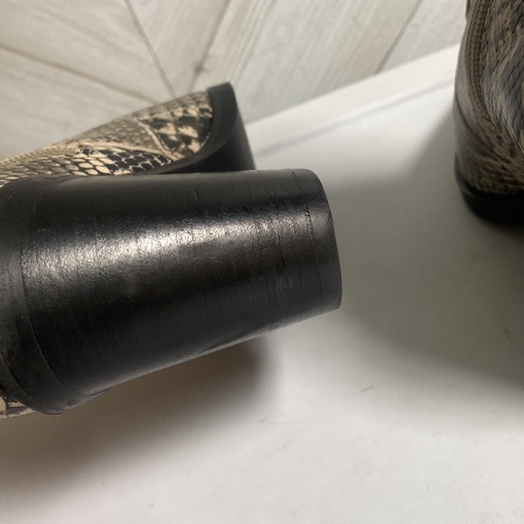 NEW Blondo Que snake print ankle boots 5.5 - Picture 6 of 13